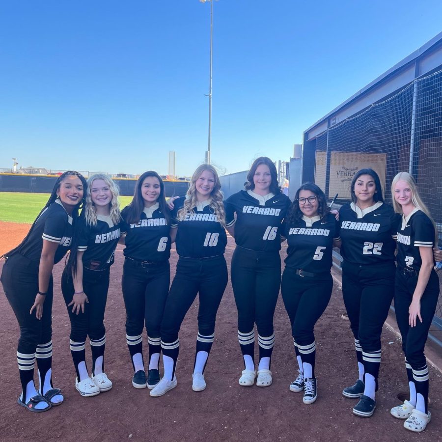 Viper Girls Softball team ready to face their opening game.