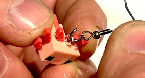 Make sure the final hook is in securely before crimping it closed.