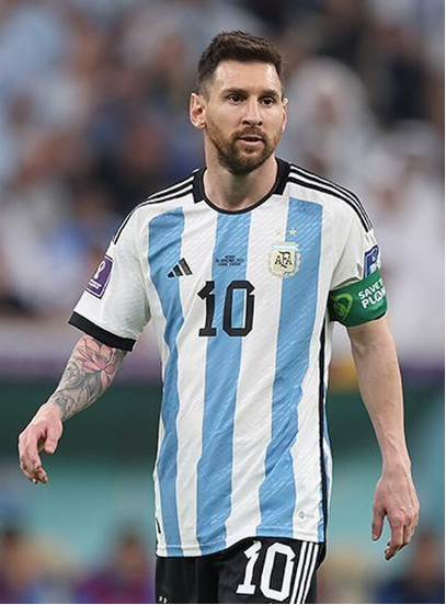 Lionel Messi playing for Argentina at the 2022 FIFA World Cup.