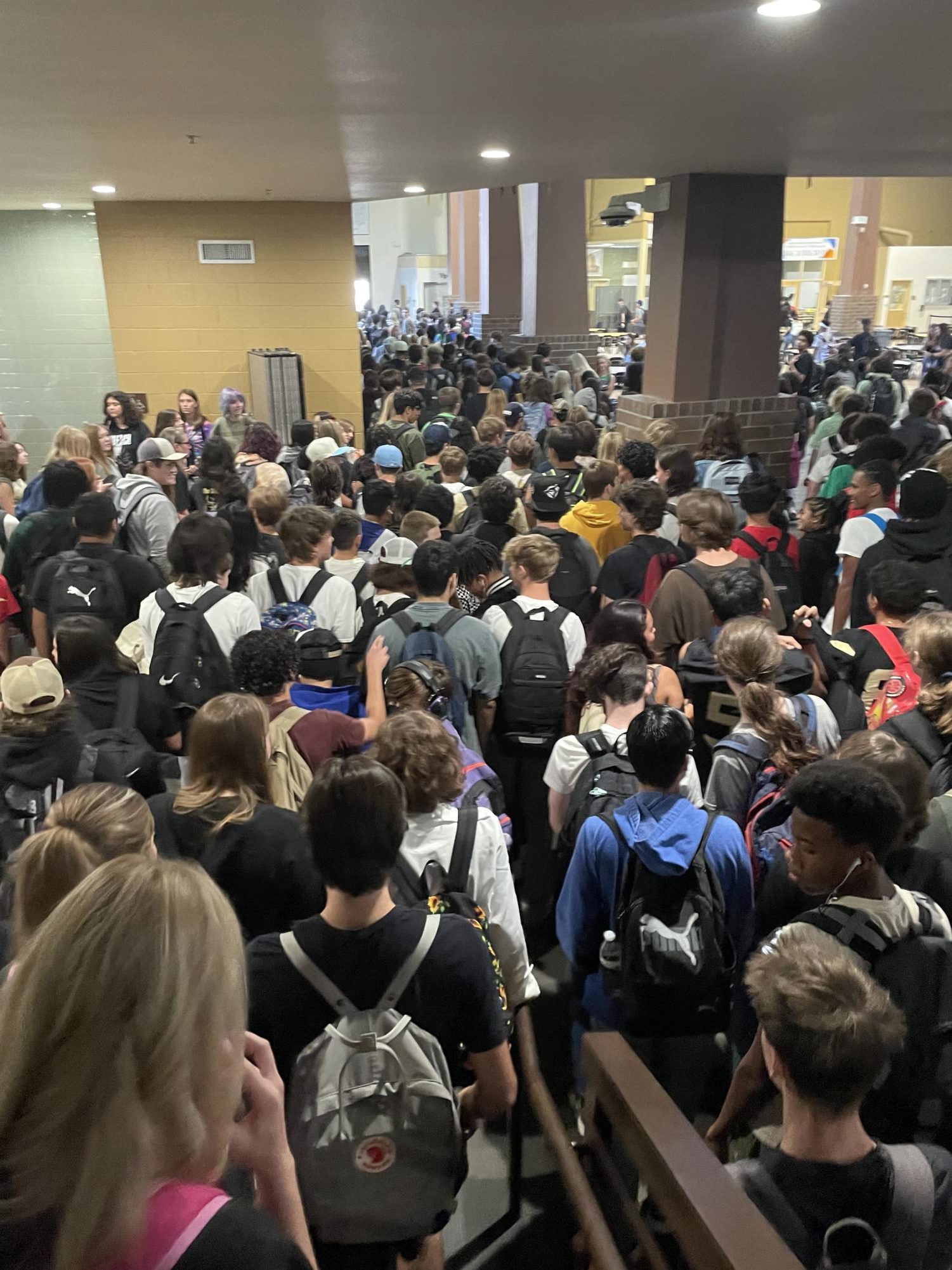 The Verrado halls fill with students as the bell releases classes.