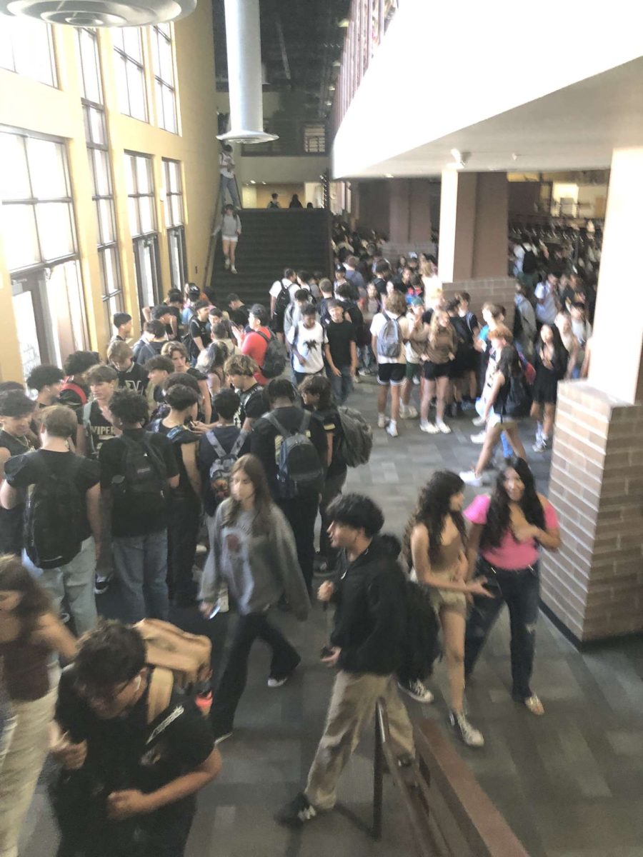 Heres an image of the groups of students that form during passing periods.