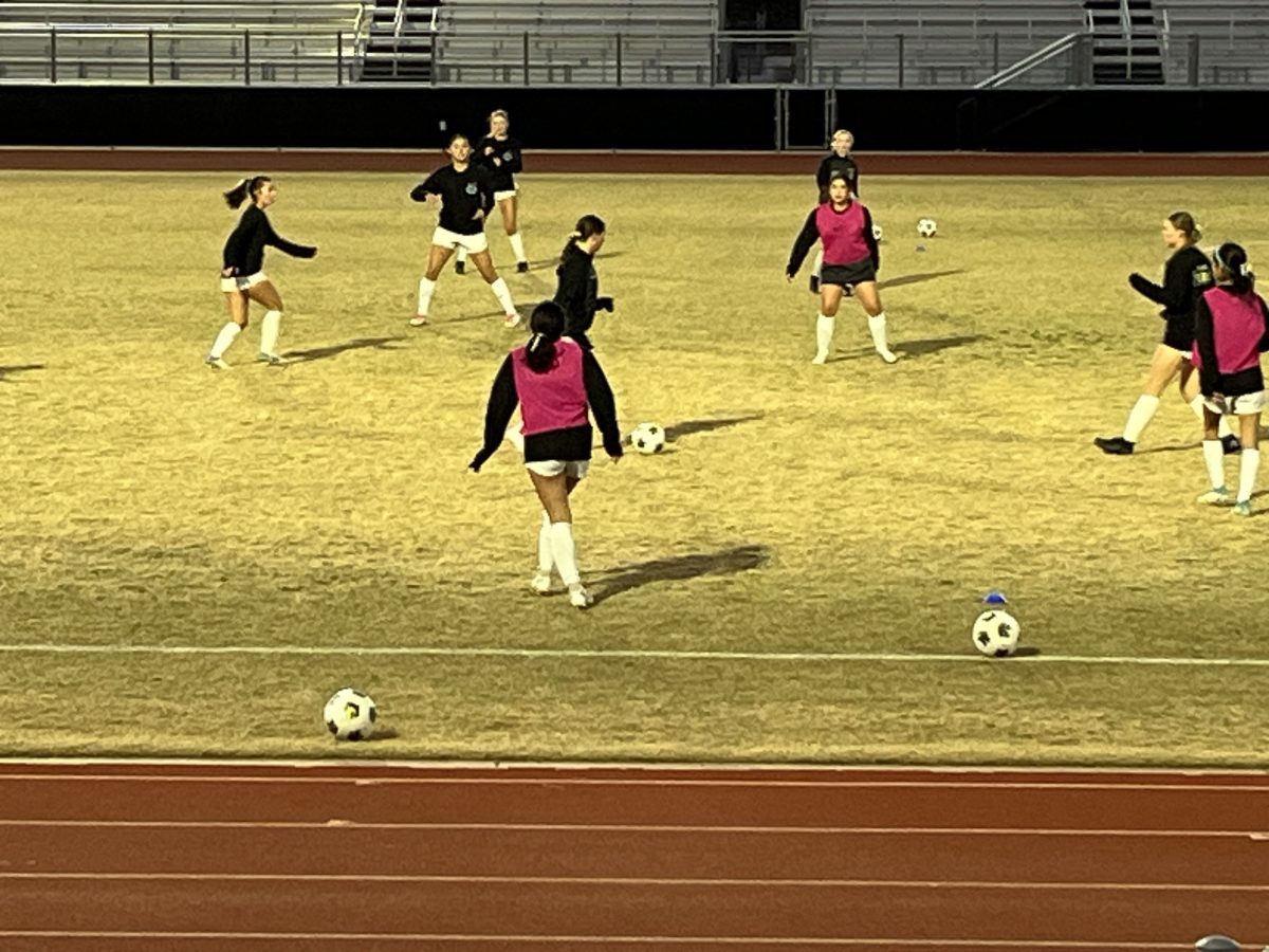 The Varsity Vipers warming up before their game against Canyon View!