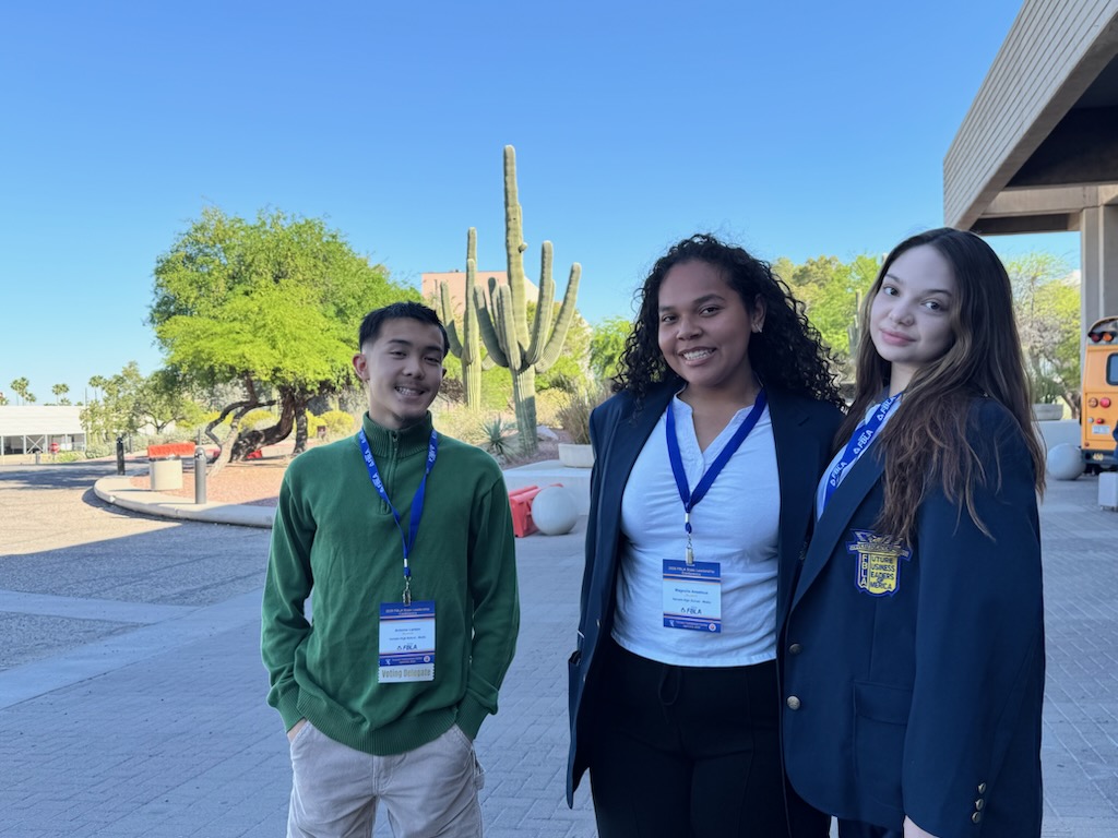Students from Digital Media & Journalism arrive at the event center for the last day of the conference.
